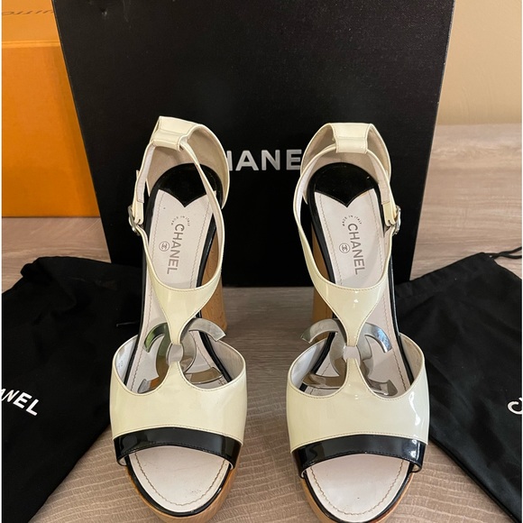 💎 AUTH VINTAGE CHANEL💎 HOT 4 SUMMER  🔥patent leather platform sandal SZ 40.5 - Picture 1 of 12